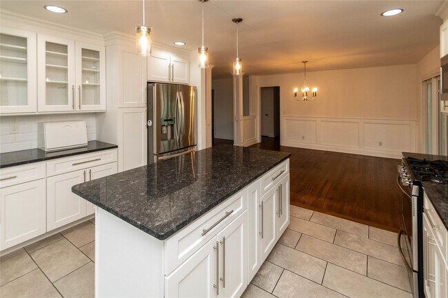 Building Photo - 37 Clover Hill Dr