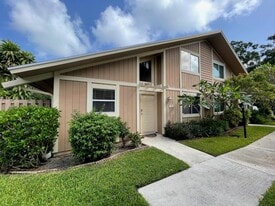 Building Photo - 121 Maplecrest Cir