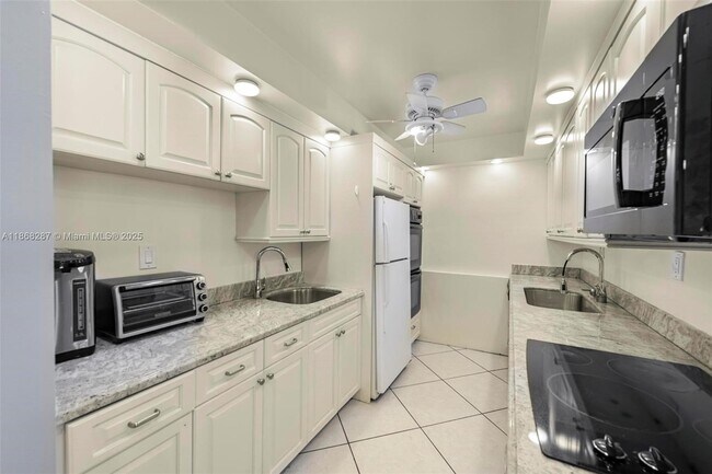Building Photo - 5401 Collins Ave