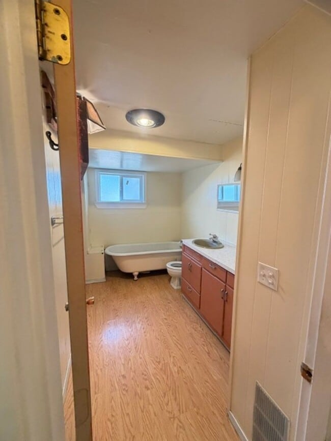 Building Photo - 363 E Elm St