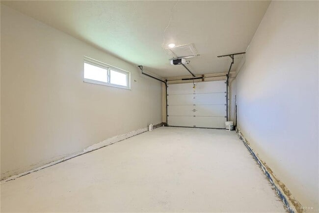 Building Photo - 5595 Shady Oak St