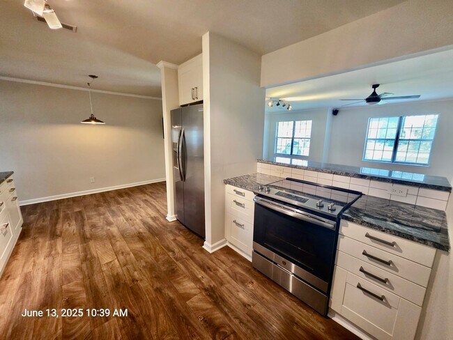 Building Photo - Charming 3 bedroom on a huge lot - Boulder...