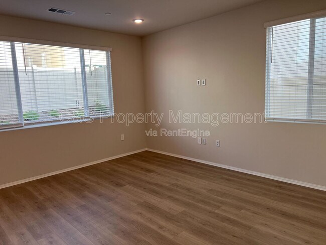 Building Photo - 2084 Mandarin Ln