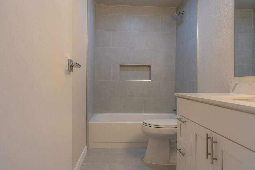 Building Photo - 21511 4th Ave W