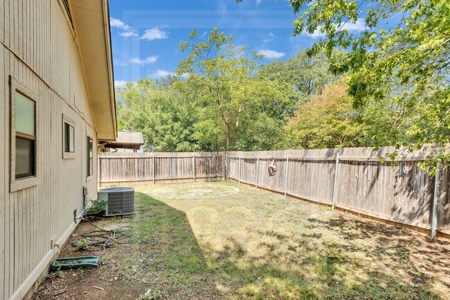 Building Photo - 7302 Waldon Dr