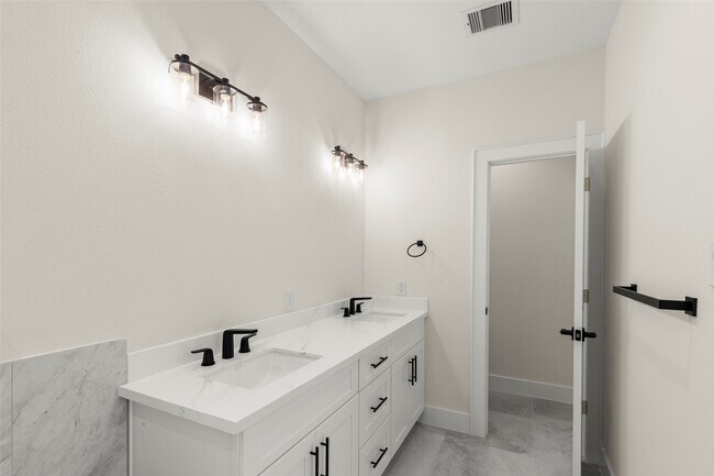 Building Photo - 1807 Palmetto Landing Dr
