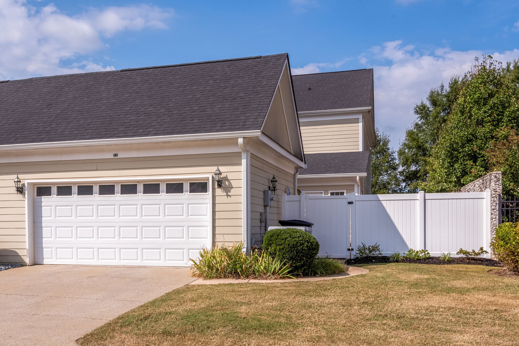 Two-Car Garage, Private Courtyard - 618 Springlake Dr