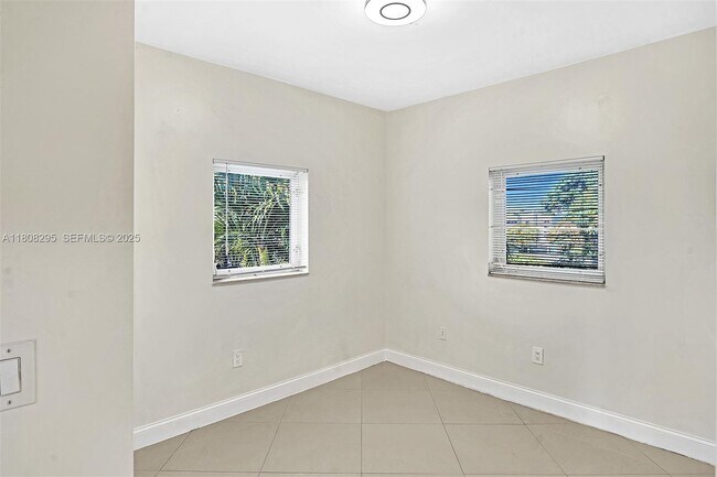 Building Photo - 2620 NE 214th St