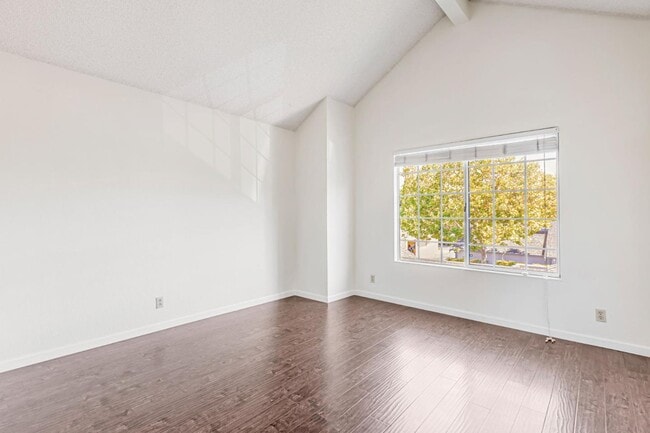 Building Photo - 39737 Potrero Dr