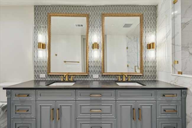 Building Photo - 1717 Bissonnet St