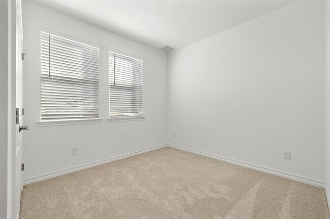 Building Photo - 307 Flowers Ave