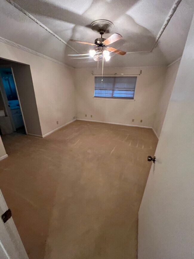 Building Photo - 1809 Yarborough Dr