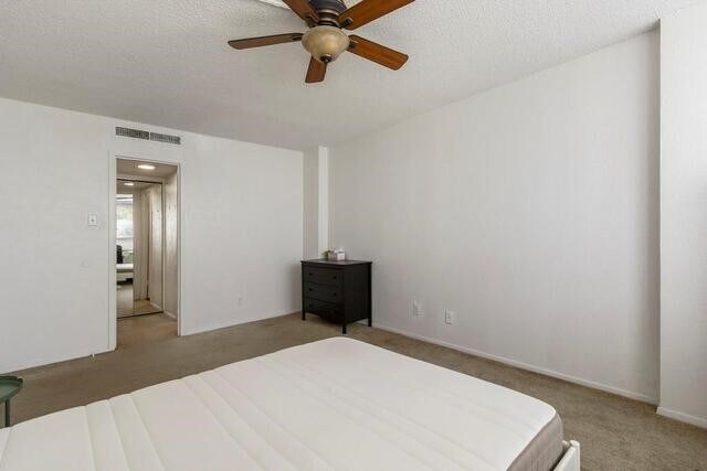 Building Photo - Room in Condo on Lavaca St