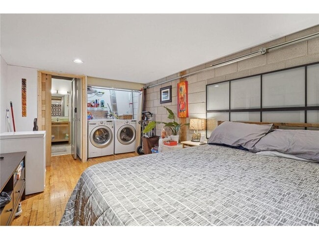 Building Photo - 801 N Washington Ave