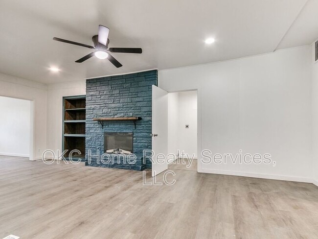 Building Photo - 1812 W Noble Ave