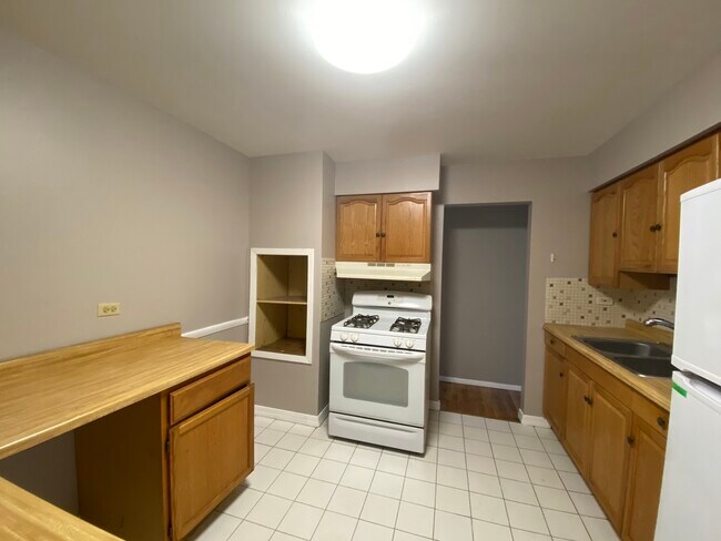 Building Photo - 8994 Kennedy Dr