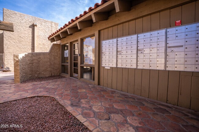 Building Photo - 4950 N Miller Rd