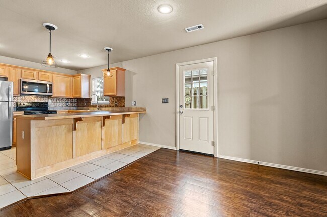 Building Photo - Wonderful two-story house