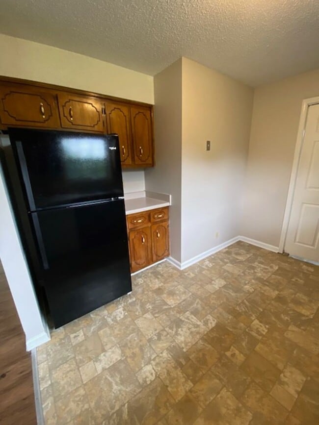 Building Photo - 1/2 off 1st months rent