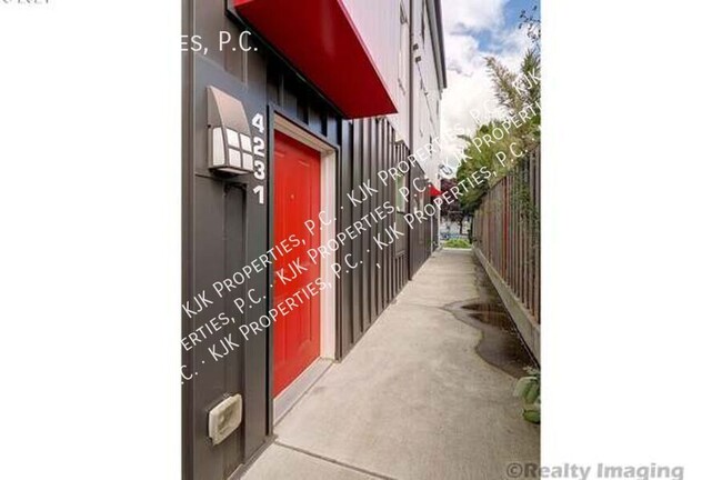 Building Photo - Winter Special: Look & Lease Within 24 Hou...