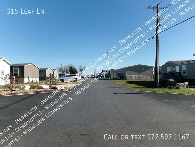 Building Photo - 315 Leaf Ln