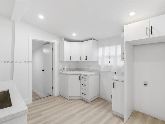 Building Photo - 6318 NW 19th Ct