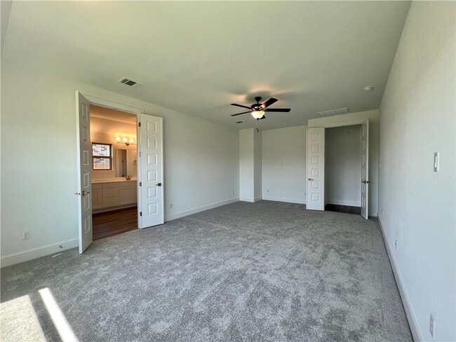 Building Photo - 577 Elm Green St