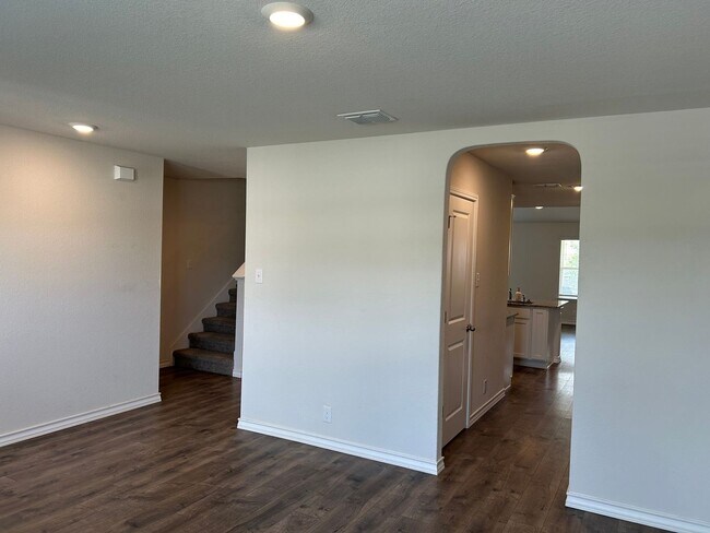 Building Photo - 5 Bedroom Single Family Home in San Antonio