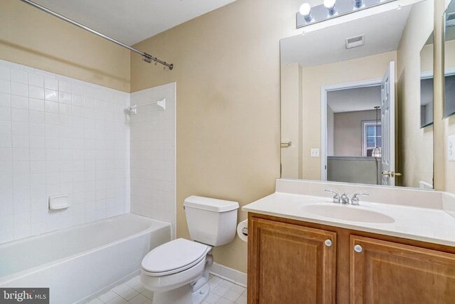 Building Photo - 9662 Potters Hill Cir