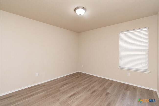 Building Photo - 5304 Waterbank Ln