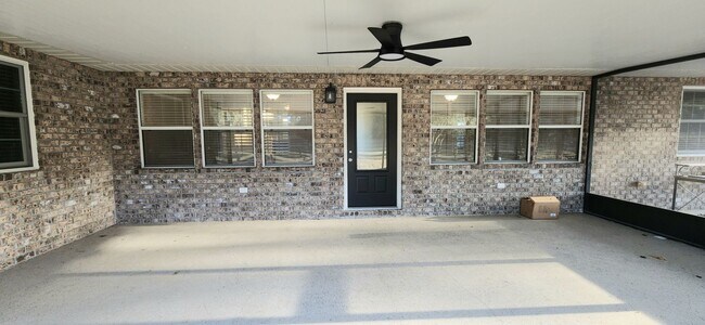 Building Photo - Beautifully updated 3-bedroom, 2.5-bath home in a picturesque country setting