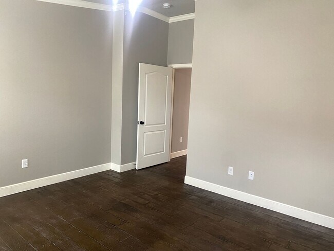 Building Photo - Executive rental on Carrera!  3/2/2