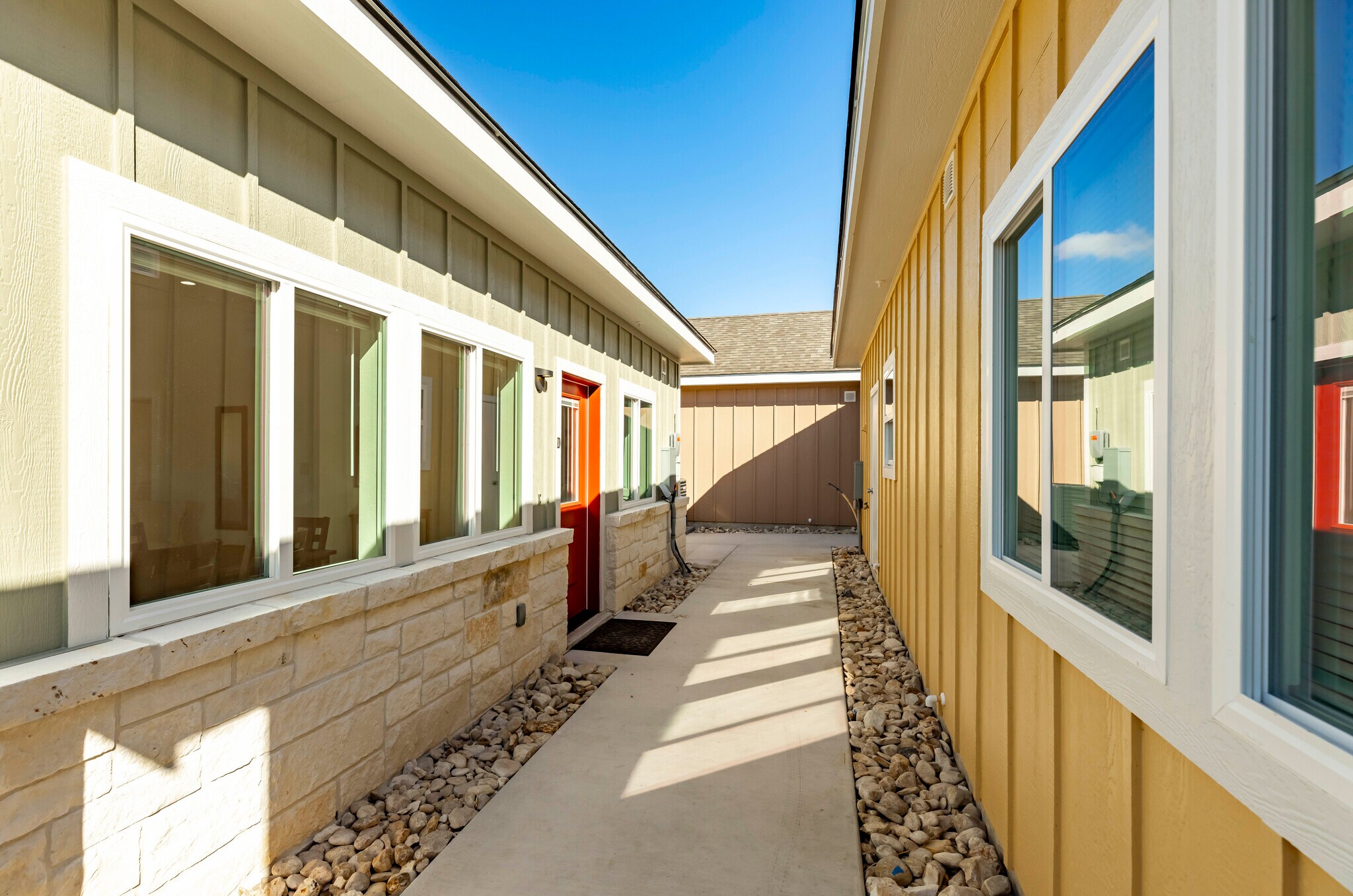 Building Photo - 705 Fifth St