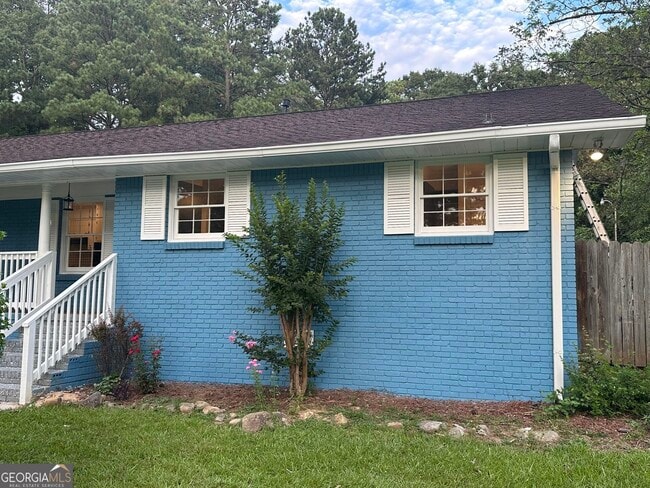 Building Photo - 6322 W Fayetteville Rd