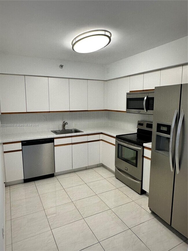 Building Photo - 3530 Mystic Pointe Dr
