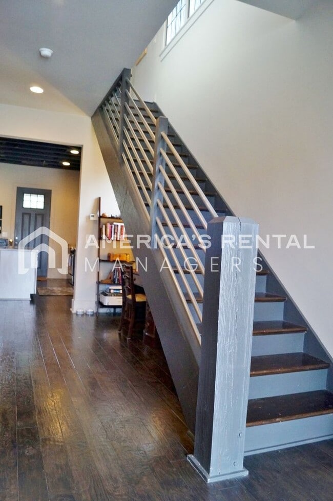 Building Photo - DEPOSIT PENDING! Beautiful Loft Style Town...