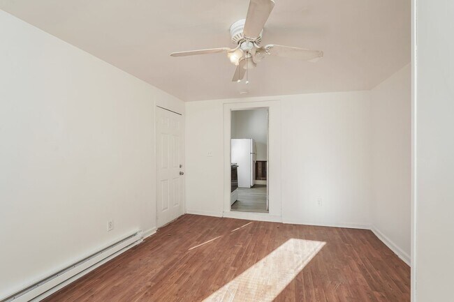 Building Photo - Quaint 2 bedroom located in historic Augusta!