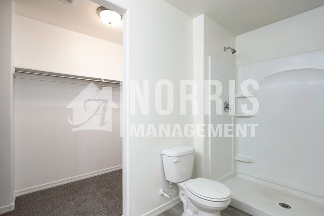 Building Photo - Beautiful Home, Perfect Location and Price