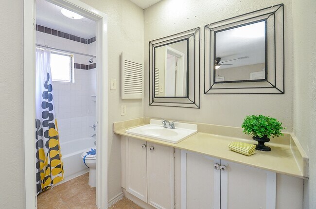 Building Photo - 522 Whippoorwill Dr