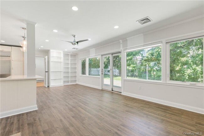 Building Photo - 17 Soundview Ave