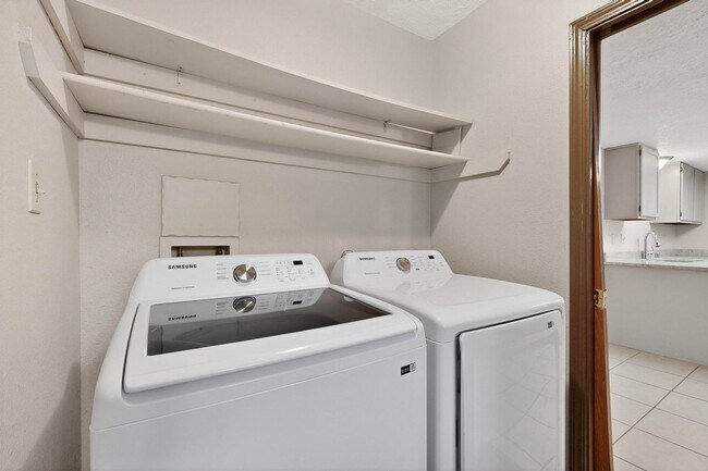 Building Photo - Prospectors Point NE Condo 2 Bedroom, 2 story, 1 1/2 Bath, 1 car garage