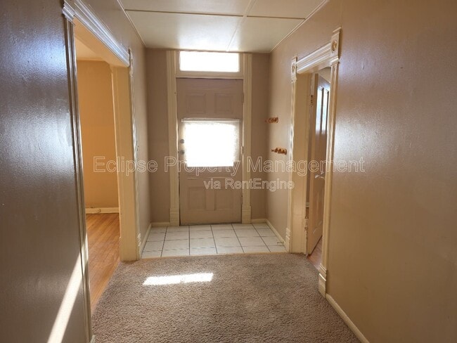 Building Photo - 721 3rd St