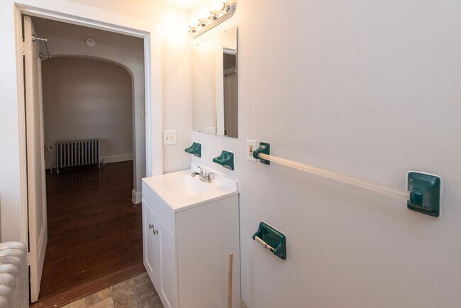 Building Photo - Beautifully updated Tudor style duplex. Up...