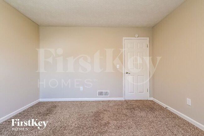 Building Photo - 600 Inglenook Dr SW