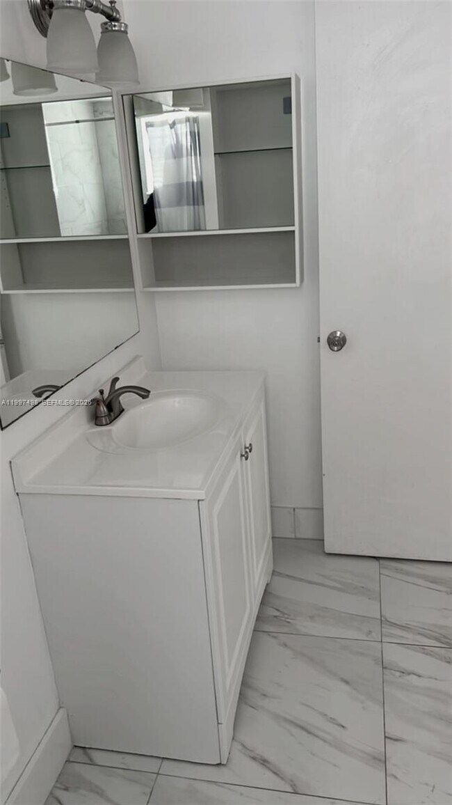 Building Photo - 8215 Lake Dr