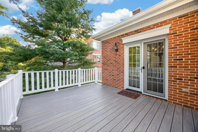 Building Photo - 563 Gramercy Ln