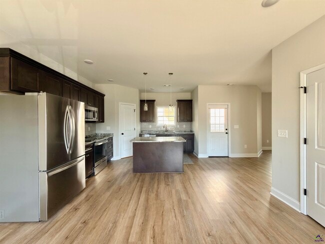 Building Photo - 212 Beau Claire Cir