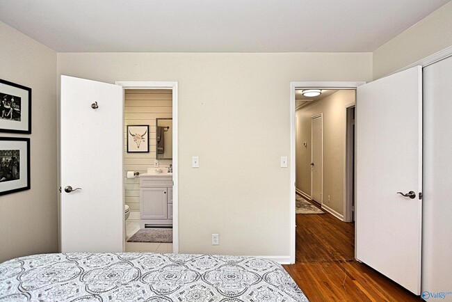 Building Photo - 207 Jones Valley Dr SW
