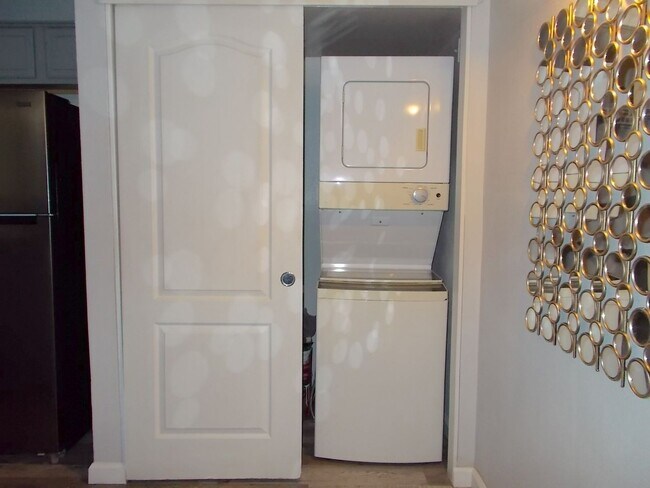 Building Photo - Comfort and Convenience in a Picturesque Gated Community