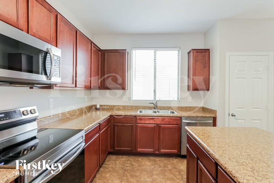 Building Photo - 5230 W Cochise Dr